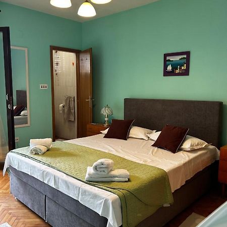 Soba Za Odmor Nika Hotel Kastela Exterior photo
