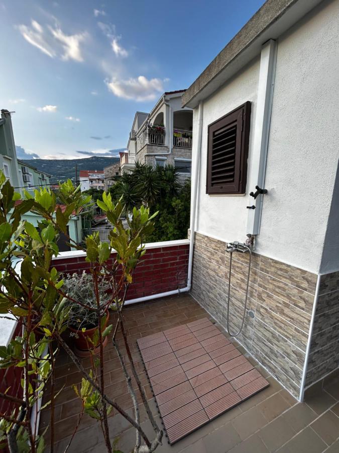 Soba Za Odmor Nika Hotel Kastela Exterior photo