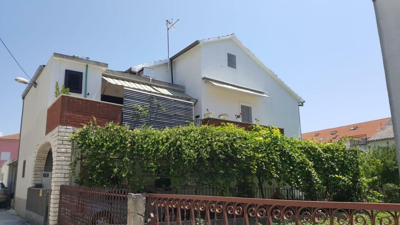 Soba Za Odmor Nika Hotel Kastela Exterior photo